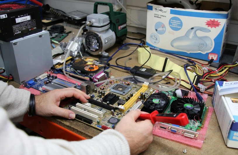 competent computer repairer